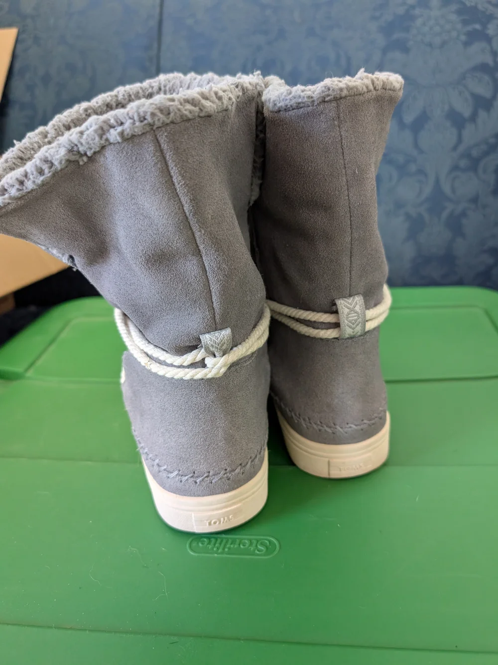 Toms Women's Fleece-Lined Gray Suede Boots